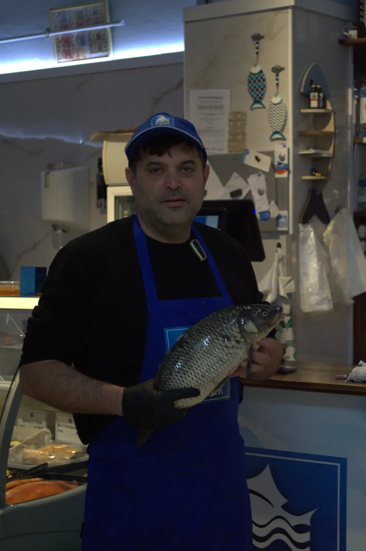 Владелец Fische & mehr в магазине